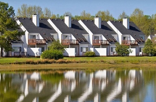 Berkeley Condo | 2 BDRM CONDO HISTORIC POWHATAN RESORT- INDOOR POOL,OUTDOOR POOL, KIDS POOL, SPA
