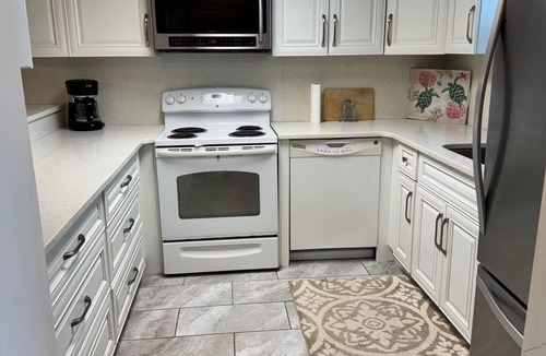 Ocean Crest Condo | 2 bdrm condo, Ormond Beach steps from the beach, views from all windows, AC WIFI