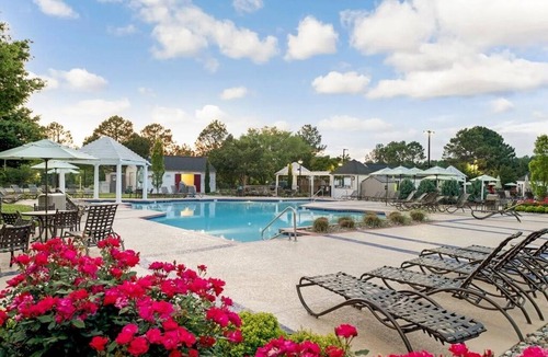 Berkeley Condo | 2 BDRM HISTORIC POWHATAN NEAR BUSCH GARDENS INDOOR OUTDOOR POOLS HOT TUB SPA