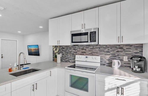 Hallandale Beach House | 2 Bdrm Modern House Mins From Beach & Casino HB1