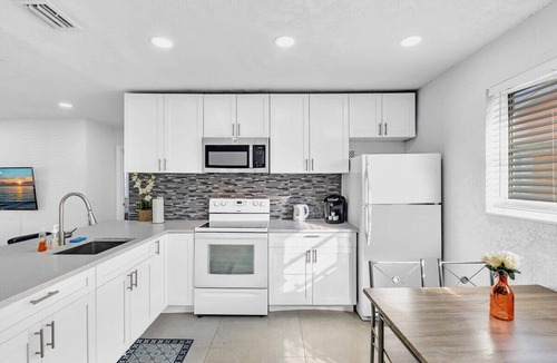 Hallandale Beach House | 2 Bdrm Modern House Mins From Beach & Casino HB1
