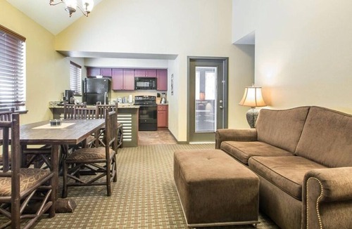Wisconsin Dells Cabin | 2 BDRM SLEEPS 6 BLUEGREEN CHRISTMAS MOUNTAIN VILLAGE INDOOR/OUTDOOR POOL HOT TUB
