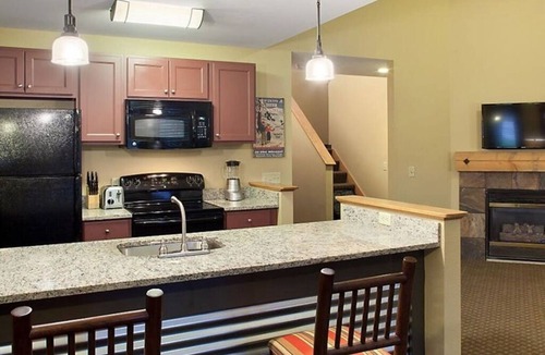 Wisconsin Dells Cabin | 2 BDRM SLEEPS 6 BLUEGREEN CHRISTMAS MOUNTAIN VILLAGE INDOOR/OUTDOOR POOL HOT TUB
