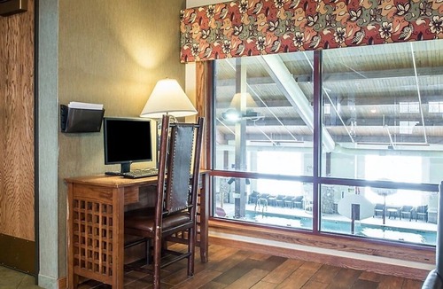Wisconsin Dells Cabin | 2 BDRM SLEEPS 6 BLUEGREEN CHRISTMAS MOUNTAIN VILLAGE INDOOR/OUTDOOR POOL HOT TUB