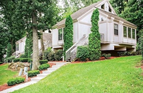 Wisconsin Dells Cabin | 2 BDRM SLEEPS 6 BLUEGREEN CHRISTMAS MOUNTAIN VILLAGE INDOOR/OUTDOOR POOL HOT TUB