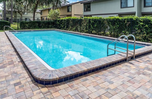 Gainesville Apartment | 2 bed/1.5 bath | Close to Shopping Plazas + POOL!