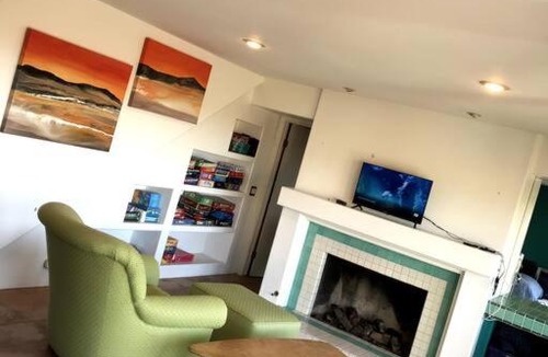 North Pacific Beach House | 2 bed 1 bath luxury condo with kitchen in PB!