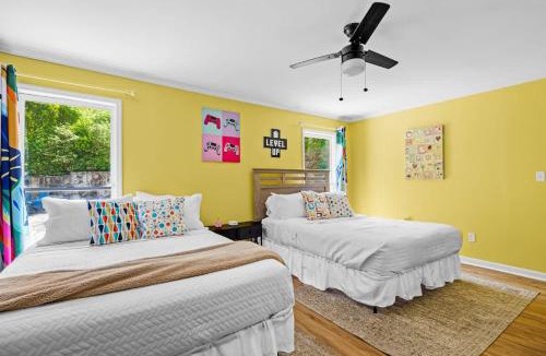 Louisville House | 2 Bed 1 Bath Private Suite Funky Bunch TYSUT