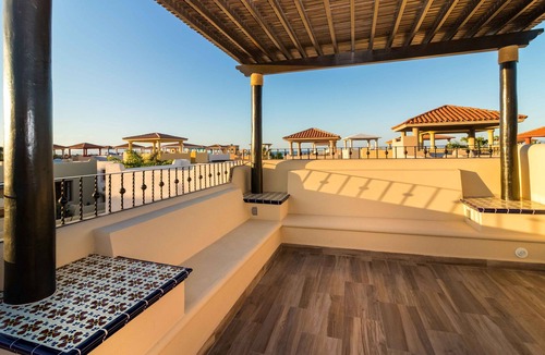 Nopolo House | 2 bed 2 bath Bikes | BBQ| LAP pool nearby