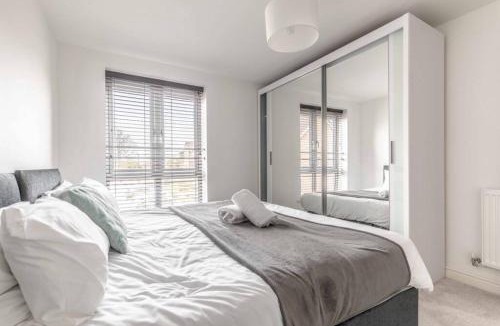 Langley Marish Apartment | 2 BED & 2 BATH COSY APARTMENT SLOUGH- FREE PARKING - By Tempstay