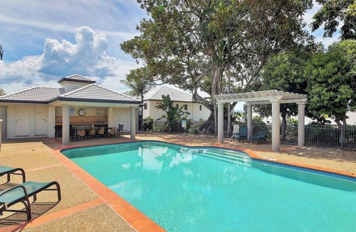 Carrara Apartment | 2 Bed/2 Bath Garden Unit + Study in a Great Central Carrara Location