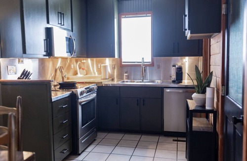Westside House | 2 Bed 2 Bath - Great Location! 1 Block off King St