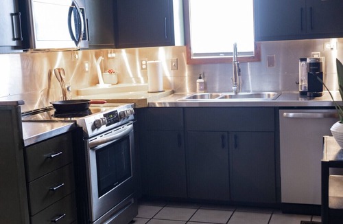 Westside House | 2 Bed 2 Bath - Great Location! 1 Block off King St