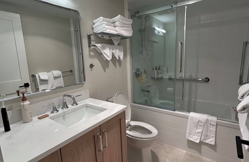 Village North Hotel | 2 Bed 2 Bath plus sleeper sofa sleeps 6 Deer Lodge heart of the village stroll
