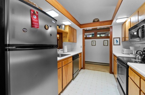 Graeagle Apartment | 2 bed/2 bath single story condo in the heart of Graeagle Meadows