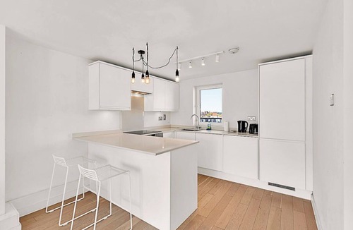 Churchill Apartment | 2-Bed, 2-Bath Third Floor Flat