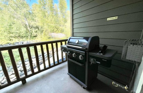 East Kootenay Apartment | 2 Bed 2 Bath with Fire Place