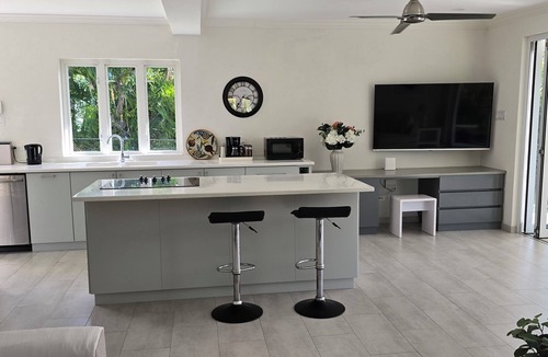 Lascelles Villa | 2 bed 2 bath with Private Pool - Close to All Amenities!