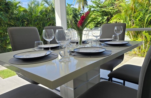 Lascelles Villa | 2 bed 2 bath with Private Pool - Close to All Amenities!