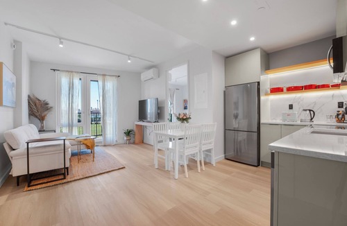 Greenpoint Apartment | 2 bed 2 bath with water views in Greenpoint/Wburg