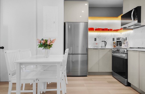 Greenpoint Apartment | 2 bed 2 bath with water views in Greenpoint/Wburg