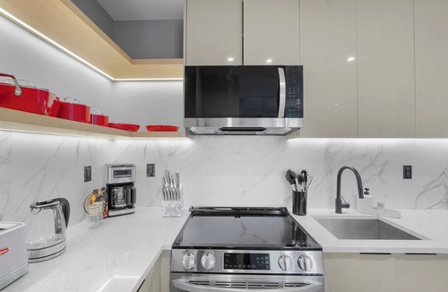Greenpoint Apartment | 2 bed 2 bath with water views in Greenpoint/Wburg