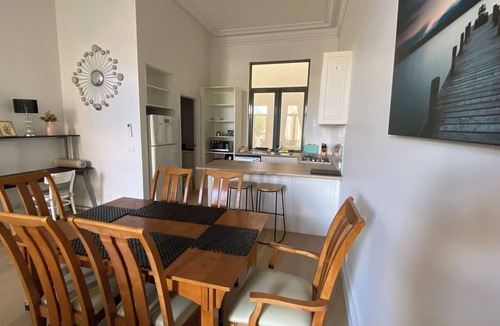 Hampton Condo | 2 bed apartment for up to 6 people in awesome beachside Hampton