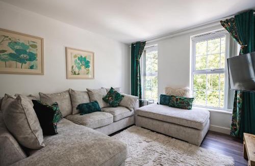 Hull Apartment | 2 Bed Apartment West Hull Secure Parking suit Work or Leisure