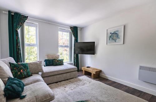 Hull Apartment | 2 Bed Apartment West Hull Secure Parking suit Work or Leisure