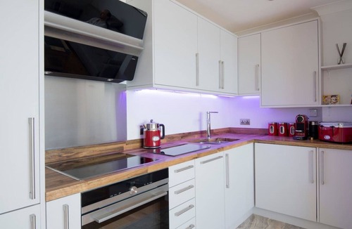 Kemptown Apartment | 2 Bed Apt - Sea Views, Seafront Location & Parking