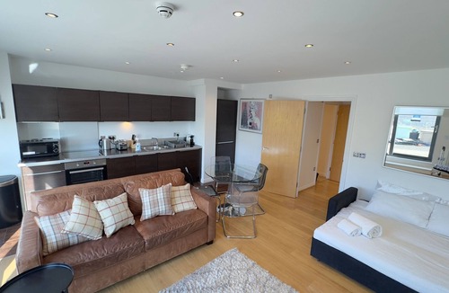 Camden Town with Primrose Hill Apartment | 2-bed Apt, Sleeps 7, 5 Mins to Camden Market