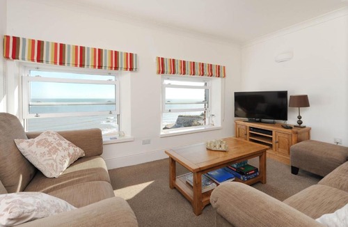 Broadstairs Apartment | 2 Bed beach front apartment with spectacular views overlooking Viking Bay