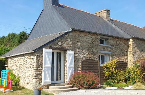 Plemet House | 2 Bed Cottage Sleeps 5 with Pool and Pet Friendly