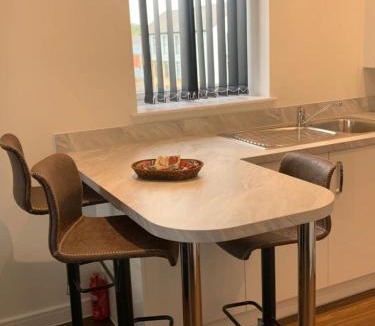 West Thurrock Apartment | 2 Bed Flat- Direct Links to Central London