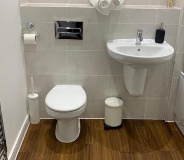West Thurrock Apartment | 2 Bed Flat- Direct Links to Central London
