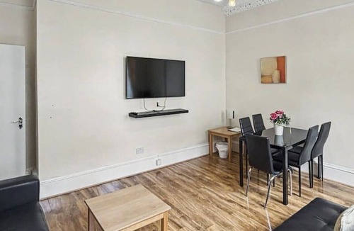 Tollcross Condo | 2 Bed Flat in Central Edinburgh