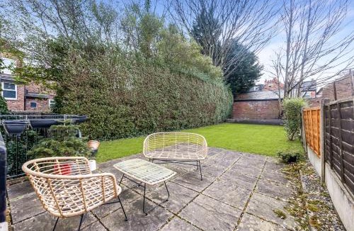 Didsbury Apartment | 2-Bed Flat in West Didsbury Near Fletcher Moss