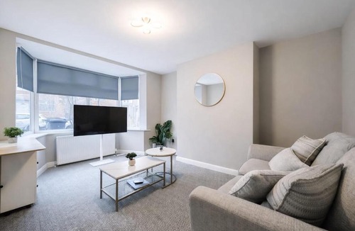 Newcastle-upon-Tyne Apartment | 2 Bed Flat, Newcastle, 5 min to City, Free parking - Pass the Keys
