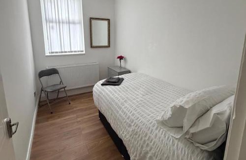 South Shields Apartment | 2 Bed Flat - Sleeps 3 - Parking - Wifi