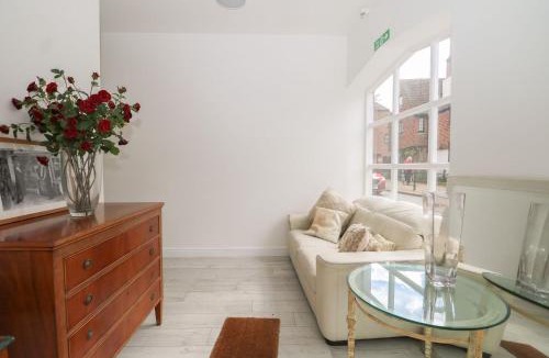 Bishops Waltham Apartment | 2 Bed