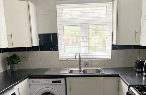 Stroud Green Apartment | 2 Bed Ground Floor, Boho Chic Garden Flat with Parking