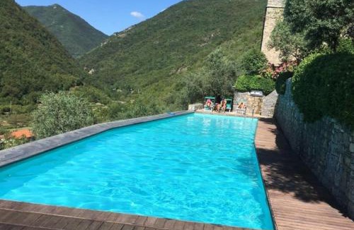 Colletta House | 2 Bed House Sleeps 5 - Terrace - Communal Pool