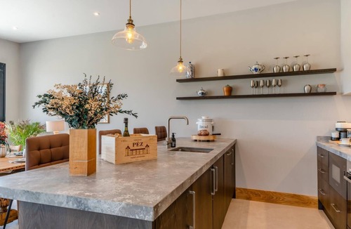 Fourstones Near Bentham Ski Chalet | 2 Bed in Austwick (oc-l31946)