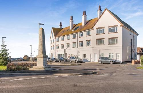 Barton-on-Sea Apartment | 2 Bed in Barton On Sea oc-c34500