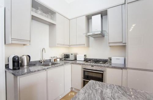 Upper Town House | 2 Bed in Bath oc-bhr43