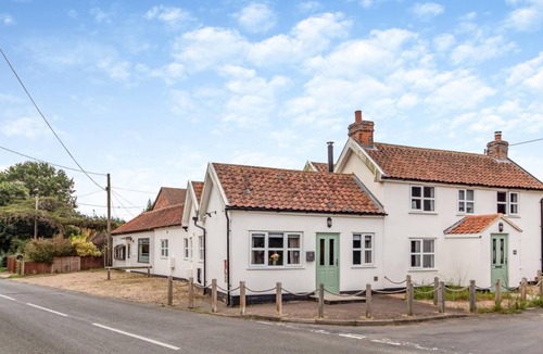 Ipswich House | 2 Bed in Bentley (oc-thpo)