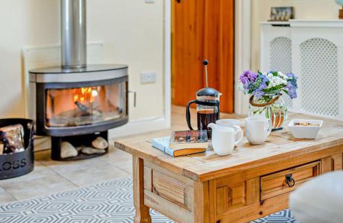 Callington House | 2 Bed in Callington oc-tyler