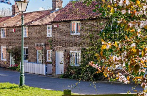 Lund House | 2 Bed in Driffield oc-75583