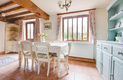 Aldborough House | 2 Bed in Erpingham oc-2278