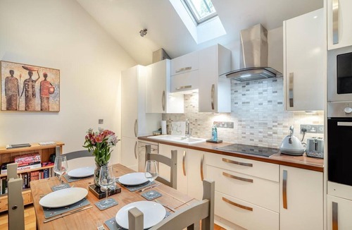 East Woodyates RV Rental | 2 Bed in Farnham (oc-t34459)